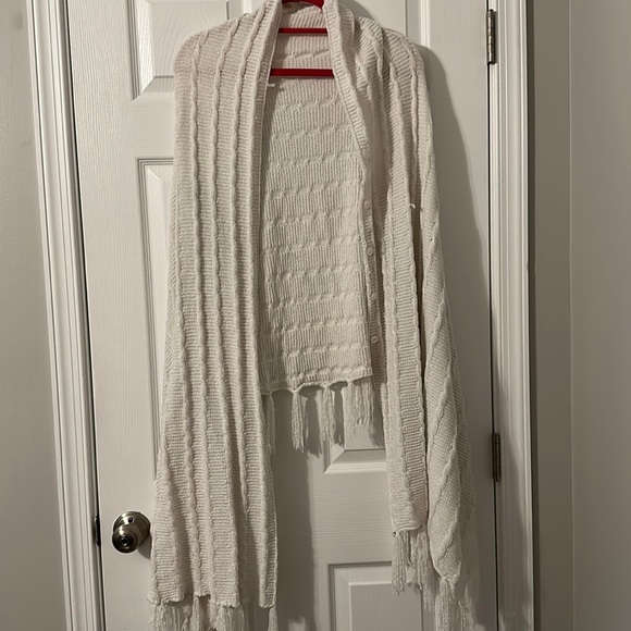 White Shaw - Picture 1 of 3